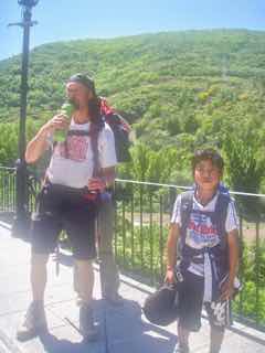 523ポンフェラーダPonferrada　カミーノ　ズボン届く2