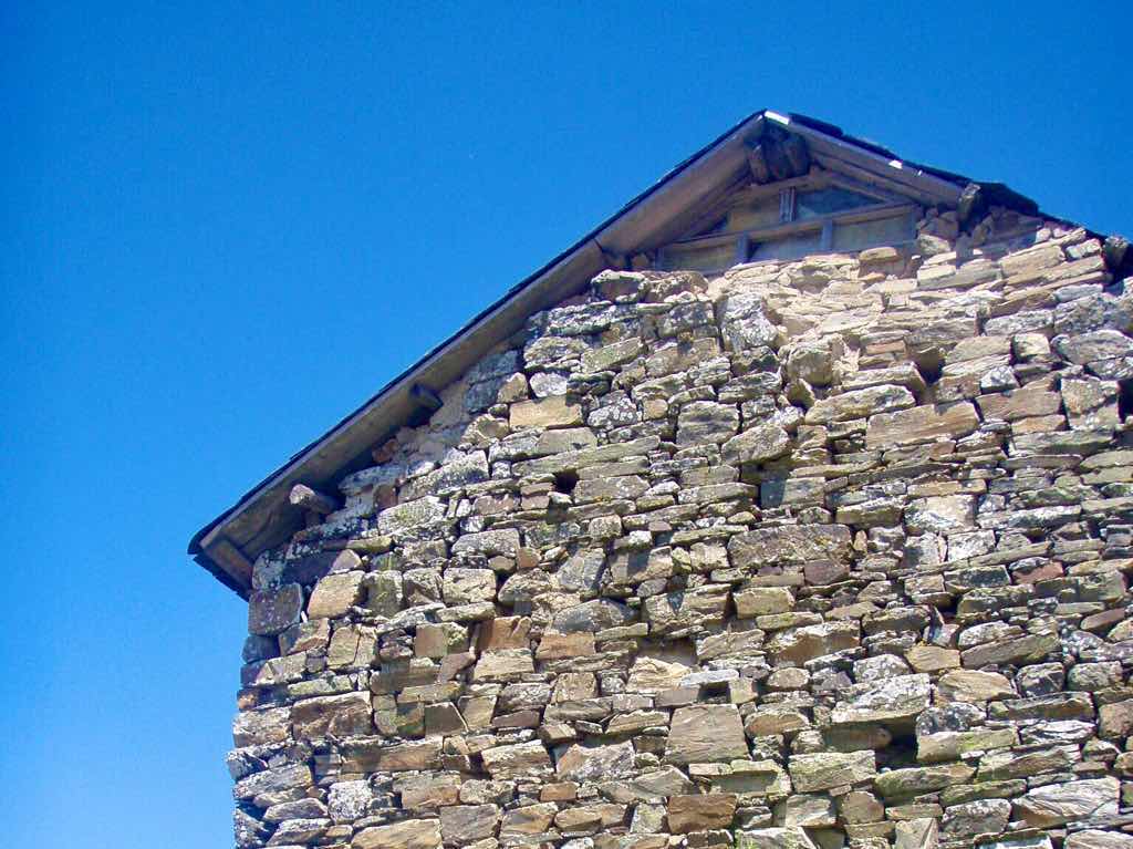 522 カミーノ　マンヘリン　石壁の家