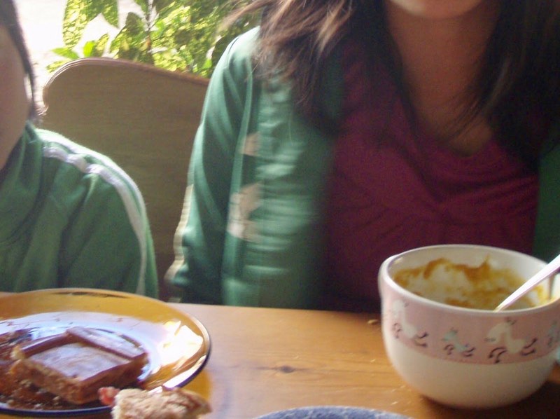 519 カミーノ　オルビゴ　買い物　カボチャスープエンパナーダ