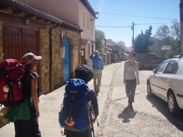 522カミーノ スモサ アンヘリネス 家前 クリス