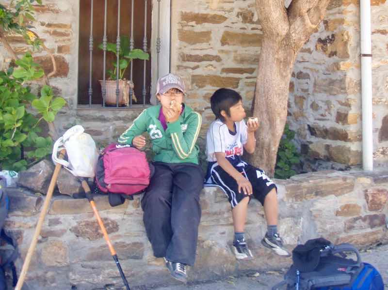 523ポンフェラーダPonferrada　カミーノ　12田舎道石家ランチ