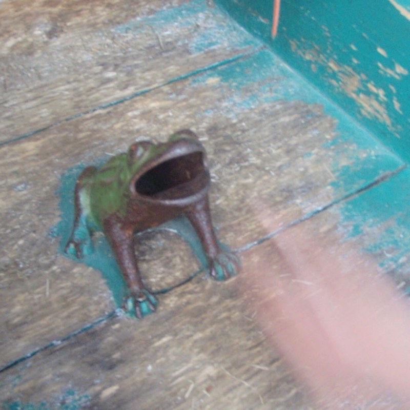 521 カミーノ サンタ・カタリナ・デ・スモザ カエルオブジェ 口開き サンティアゴ巡礼