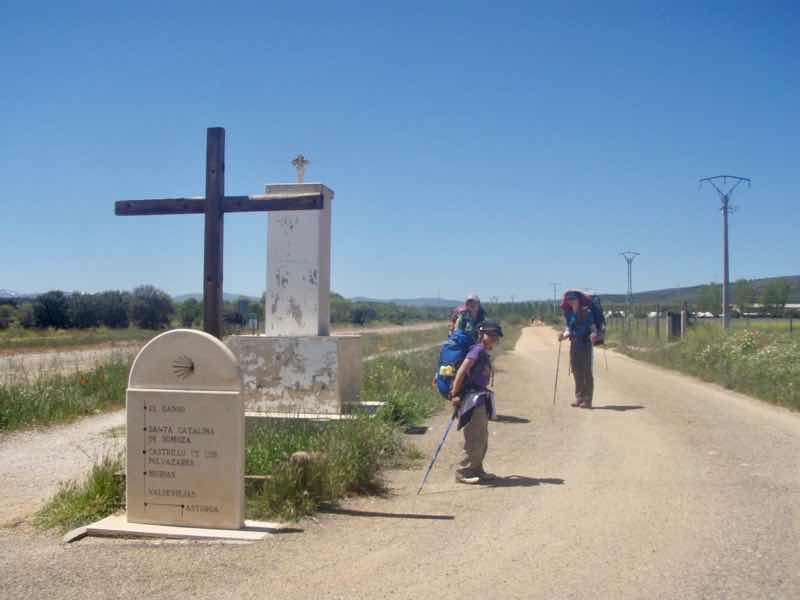 521 サンタ・カタリナ・デ・スモザ 124 振り返る　左手クロス墓