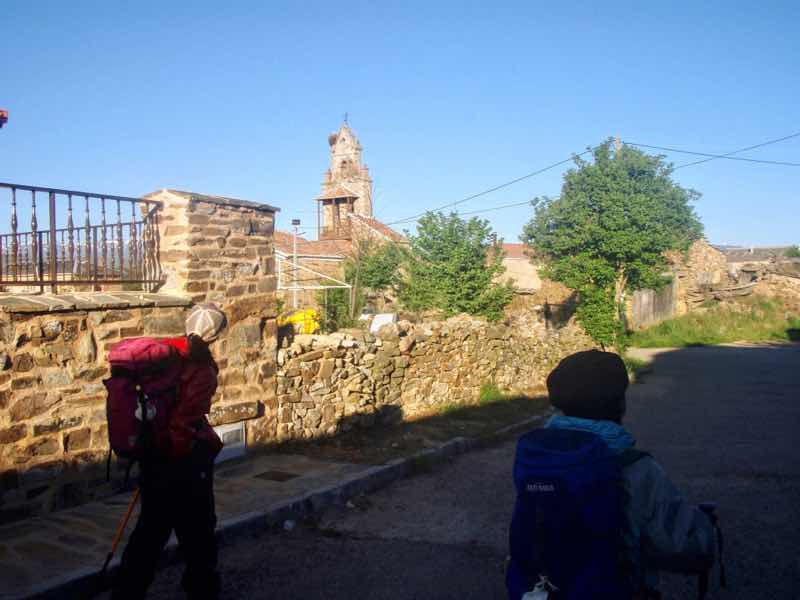 522カミーノ スモサ アルベルゲ 石の壁 12サンティアゴ巡礼