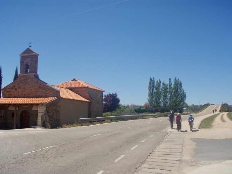 521 カミーノ　アストルガ　左手レンガ　12 4 サンティアゴ巡礼　