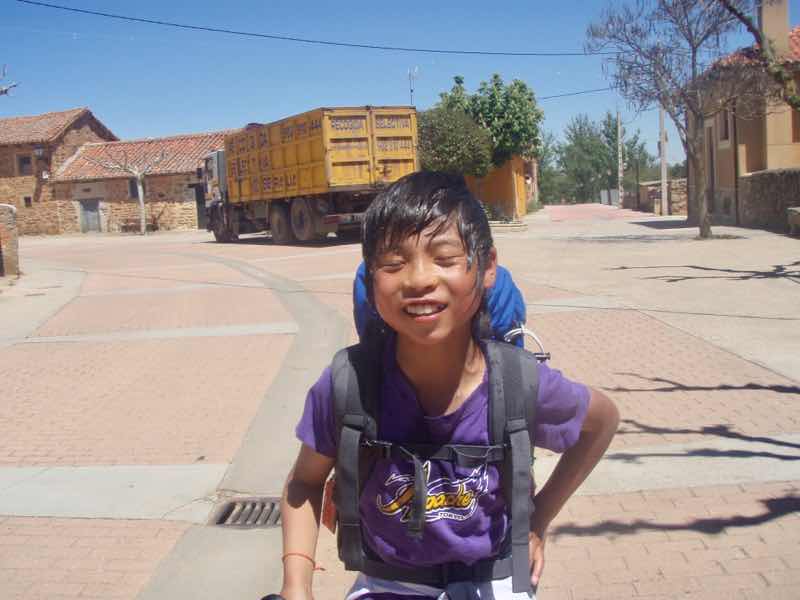 521 カミーノ　水浴び2 サンタ・カタリナ・デ・スモザ 　サンティアゴ巡礼