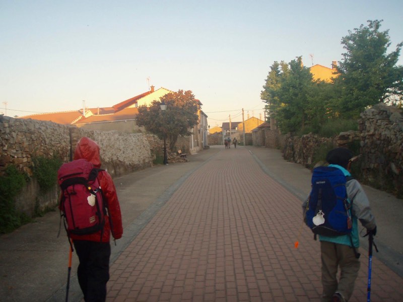 522カミーノ スモサ アルベルゲ 出発12 サンティアゴ巡礼