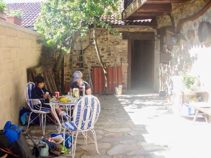 522カミーノ マンヘリン アンヘリネス家 12 石壁