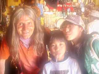 521 カミーノ　アストルガアクセサリー屋　オヤジ　サンティアゴ巡礼　