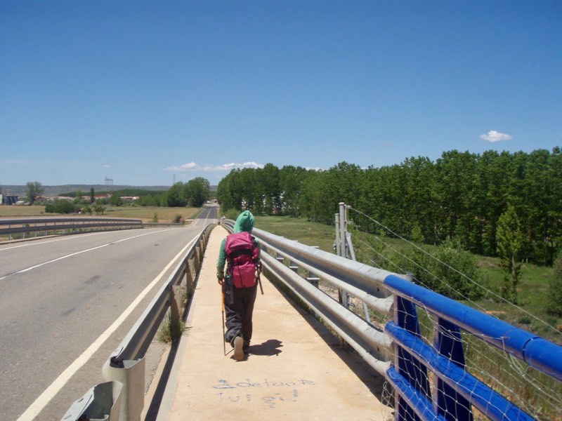 519 カミーノ　オルビゴ　鉄橋を渡る1
