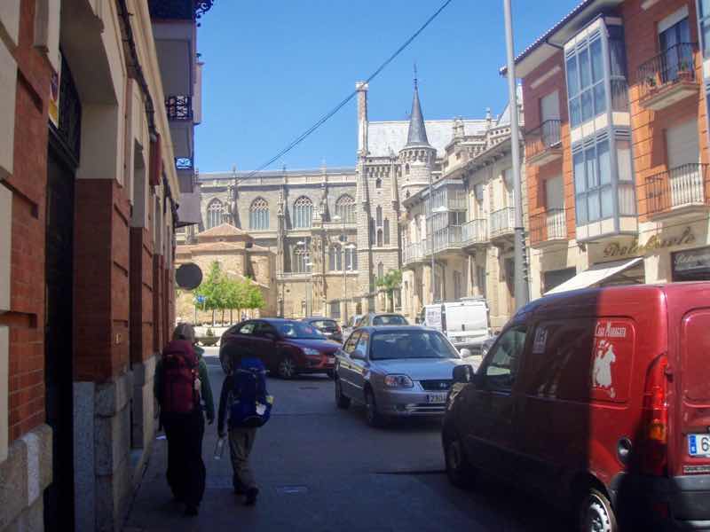 521 カミーノ　アストルガ　街歩き出す　サンティアゴ巡礼　