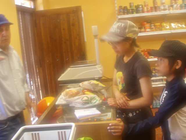 522 カミーノ お店おじいさん 買い物計算機無し