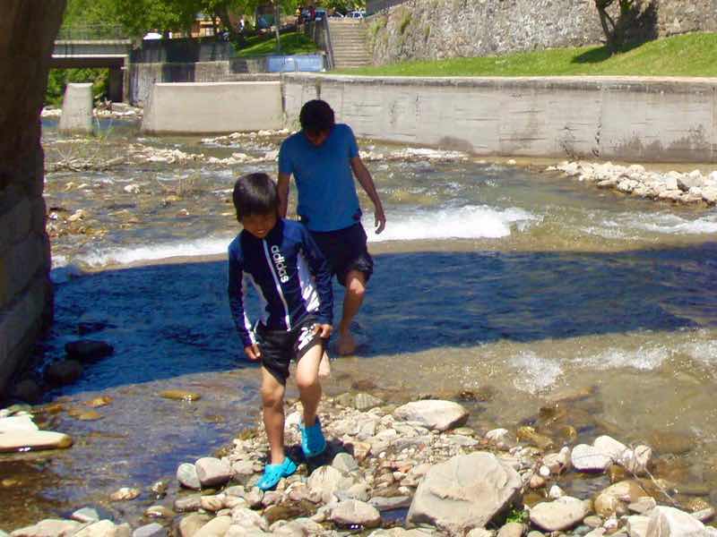 523ポンフェラーダPonferrada　カミーノ　川遊び2r