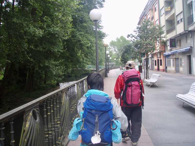 531Caminoサンティアゴ巡礼サリア右ベンチ12