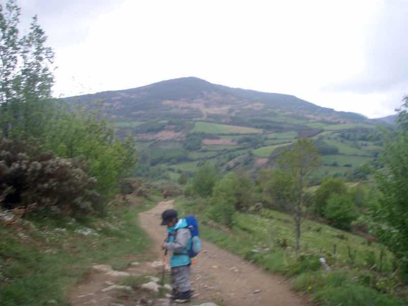 527 カミーノ　オスピタルデコンデサ　2山景色