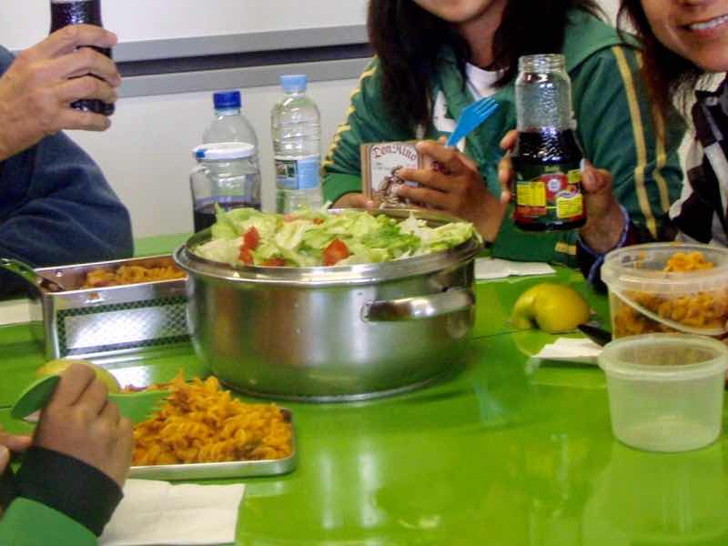 527 カミーノ　オスピタルデコンデサ　食卓みんな