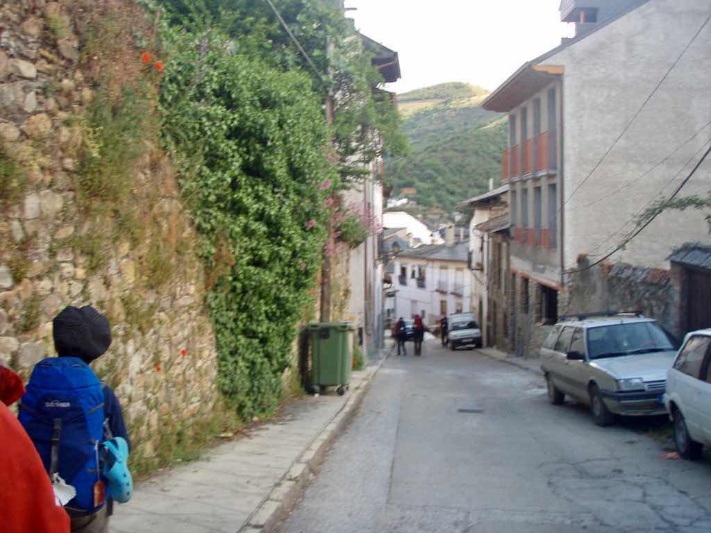 525サンティアゴ巡礼　ビジャフランカ　12 坂道街