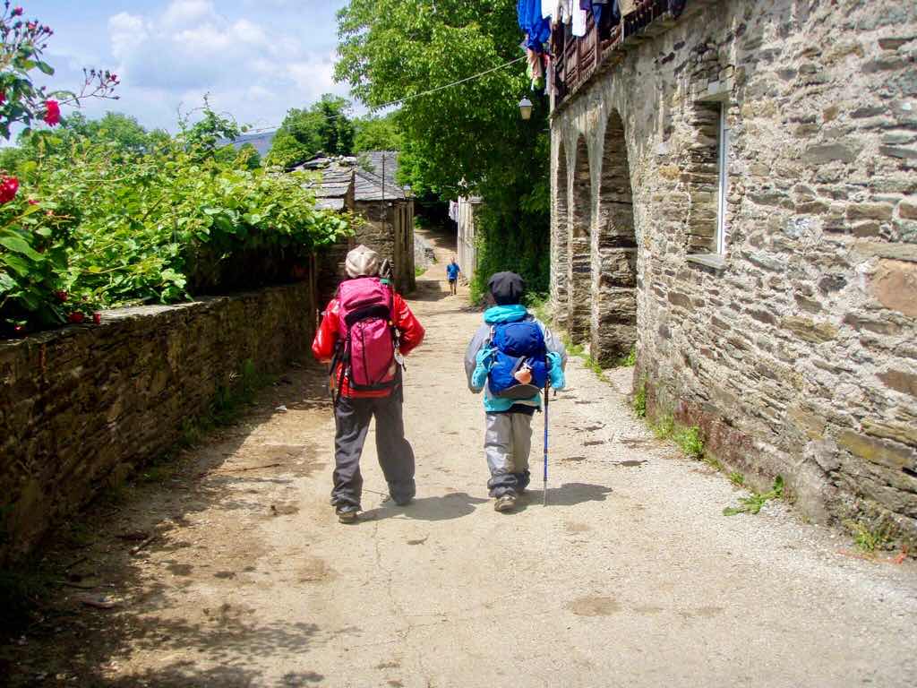 528 カミーノ　トリカステーリャ　田舎道　12 右石家