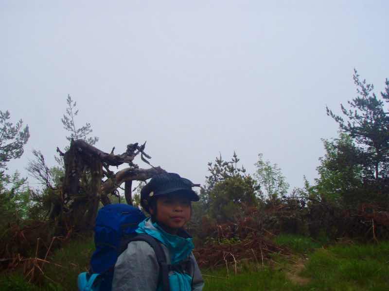 527 カミーノ　オスピタルデコンデサ　山道2疲れ