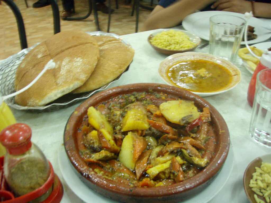 モロッコ　カサブランカ　庶民ごはん　タジン