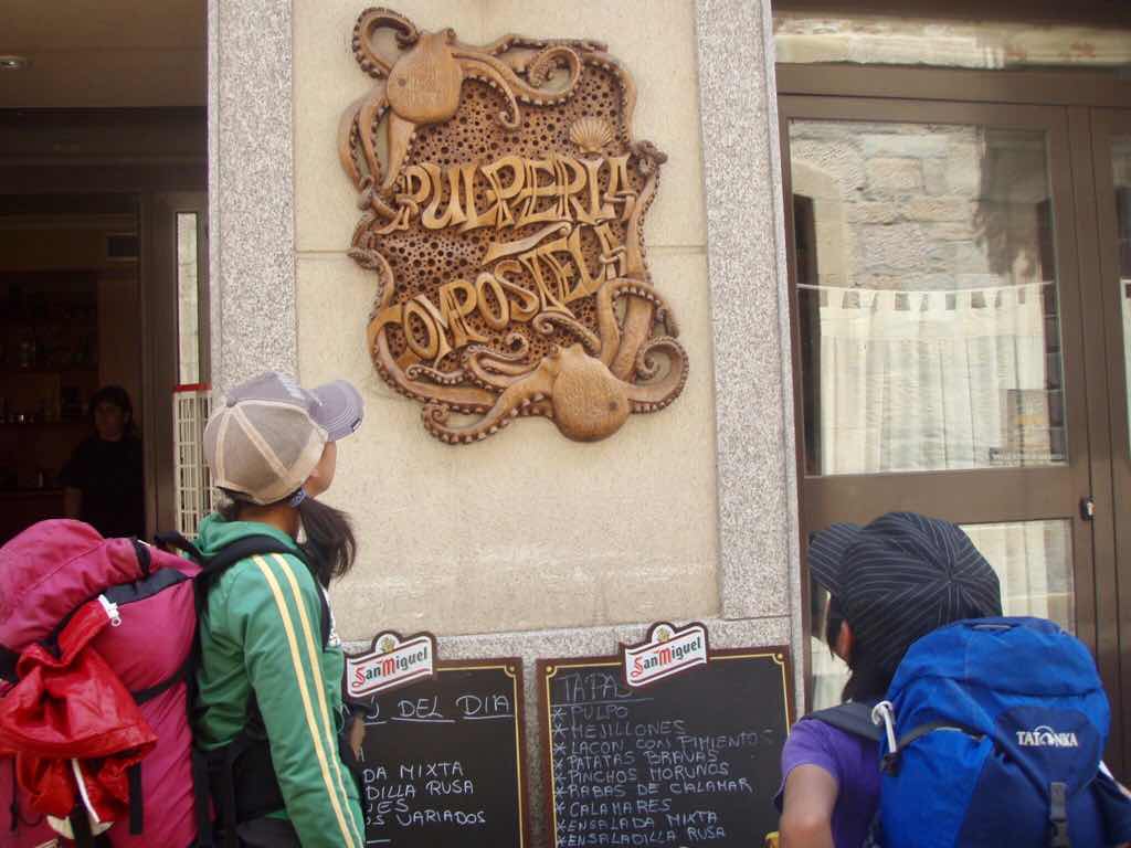 524 カミーノ ビアフランカ タコレストラン看板12 サンティアゴ巡礼