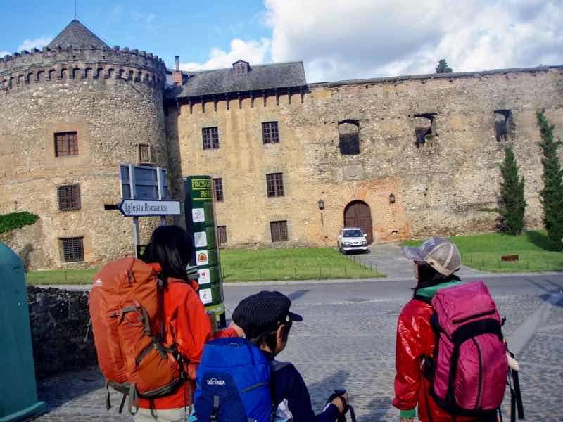 525サンティアゴ巡礼　ビジャフランカ　12E　レンガ建物