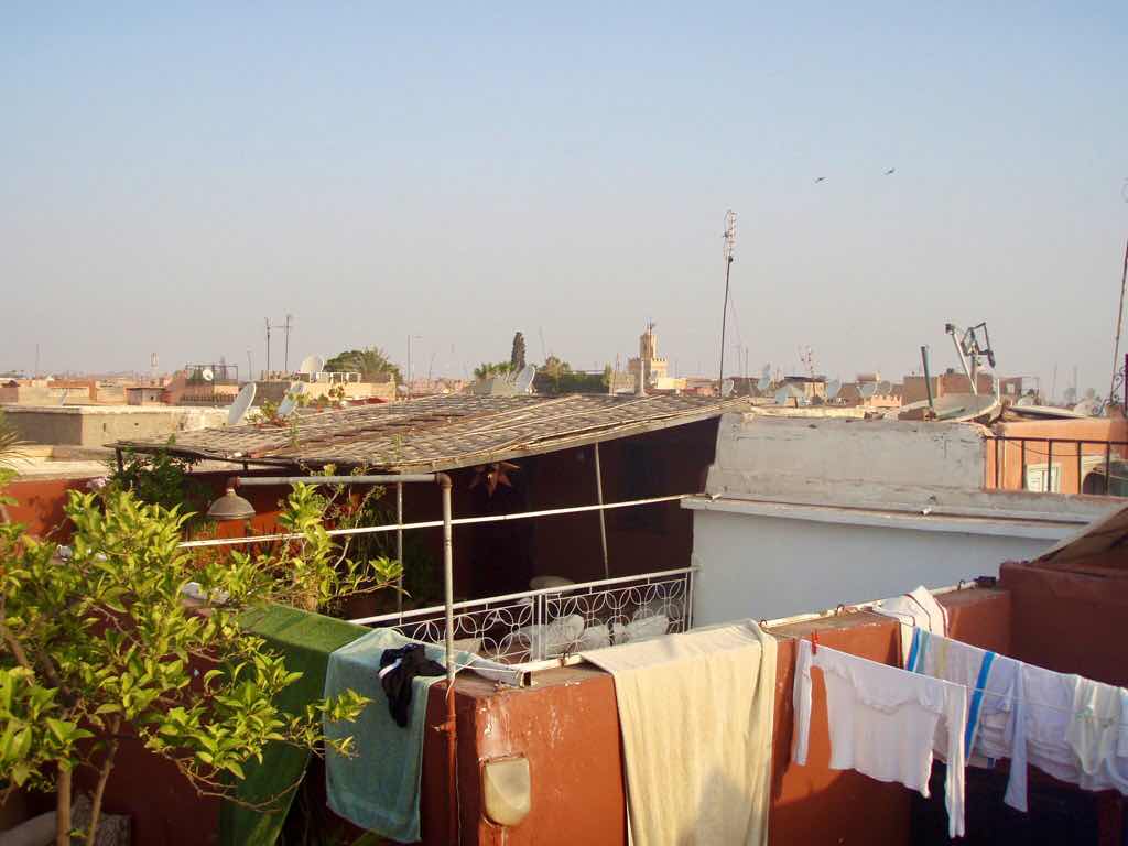 モロッコ　街並み　屋上生活感