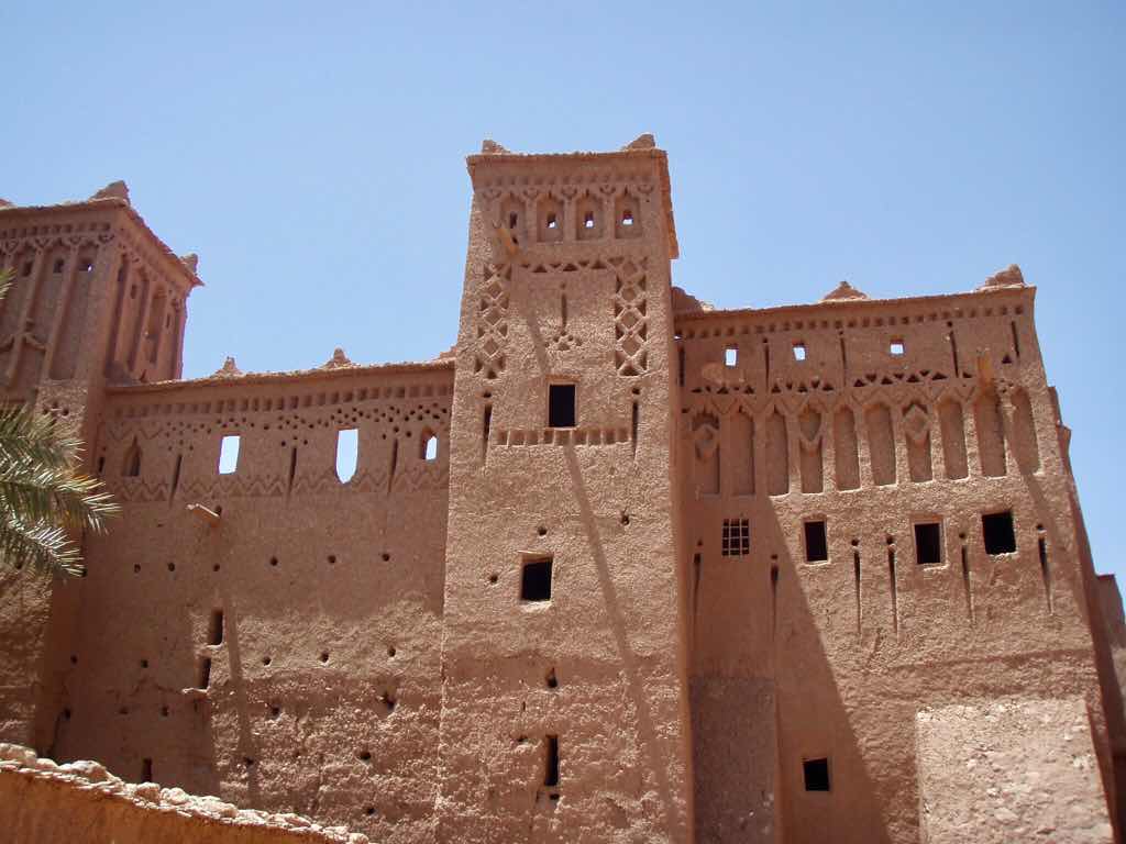 モロッコ　街並み　土の建物