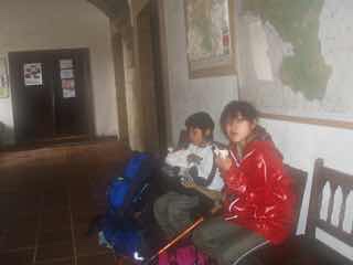 417 カミーノ スペイン巡礼 ロンセスバージェス アルベルゲ入口