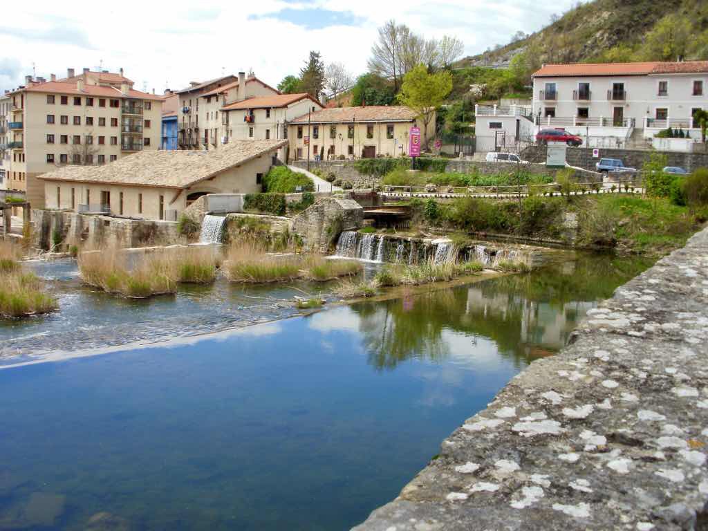419 パンプローナ カミーノ　サンティアゴ巡礼　川風景