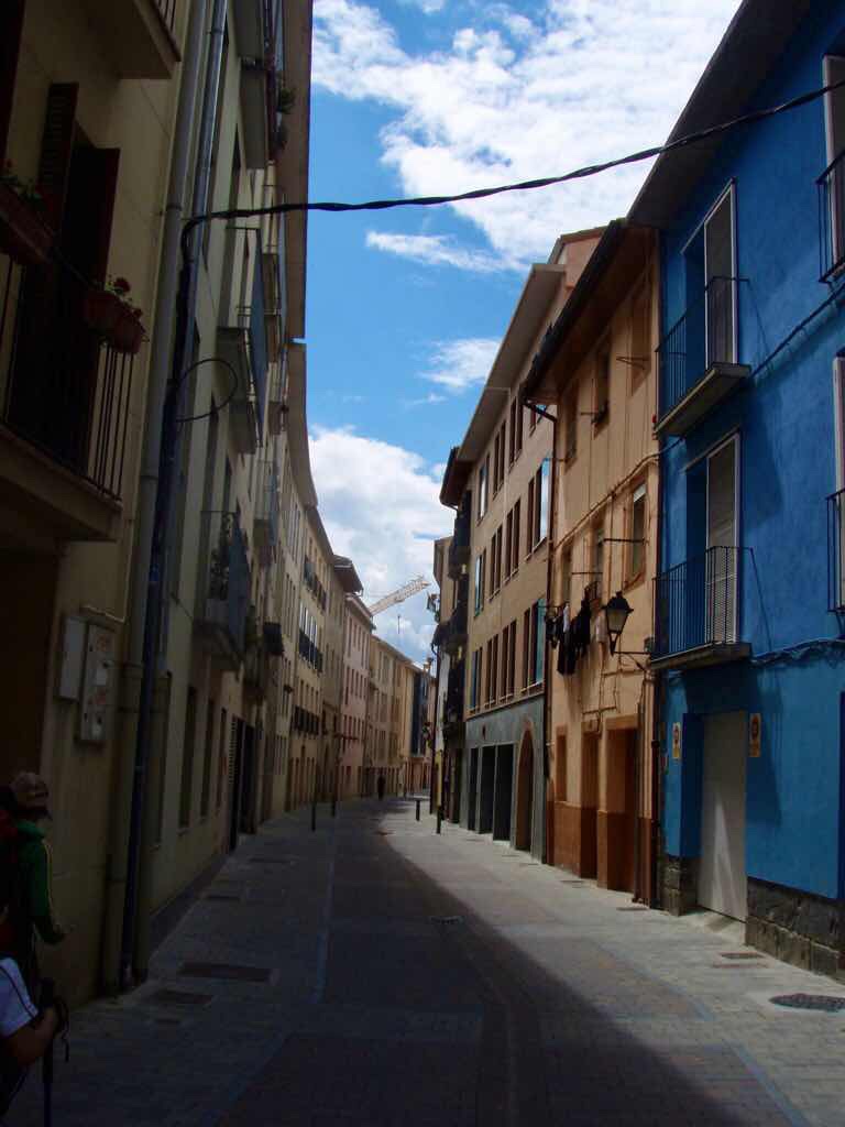 419 パンプローナ カミーノ　サンティアゴ巡礼　街水色壁