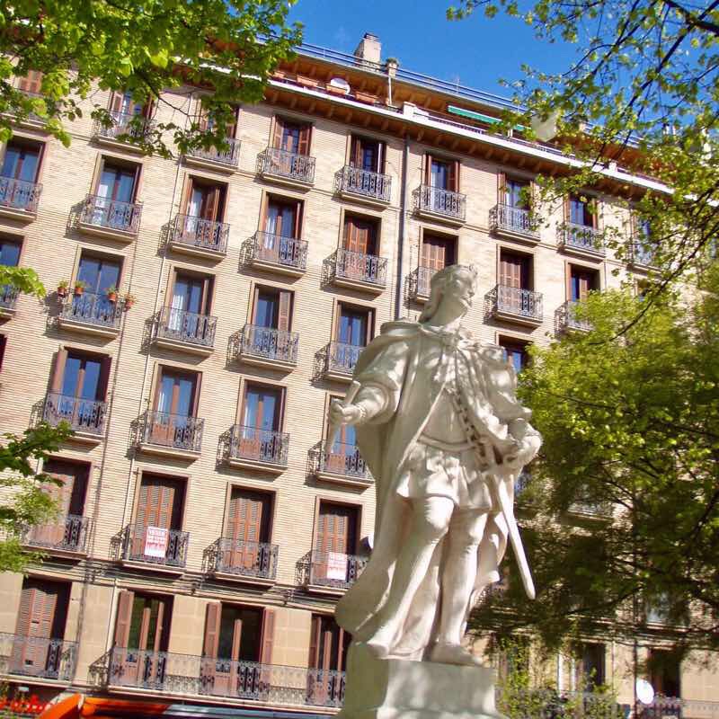 420 パンプローナ　モニュメント王様