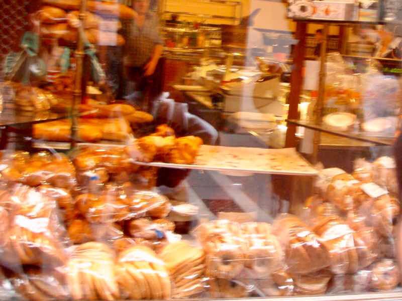 420 パンプローナ　お菓子パン屋