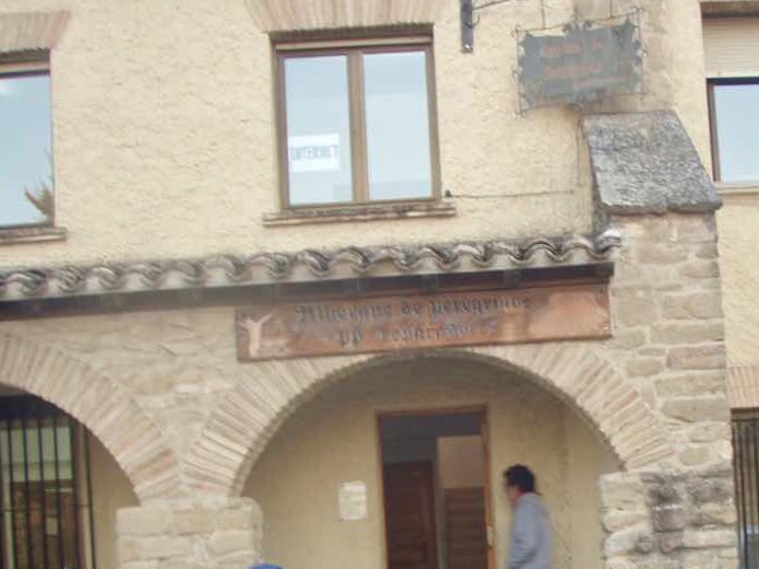 424 スペイン巡礼 町プエンテラレイナ アルベルゲ