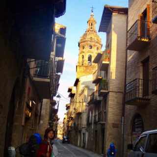 424 スペイン巡礼 町プエンテラレイナ 教会