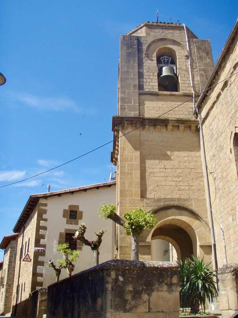 424 スペイン巡礼 町プエンテラレイナ 途中教会