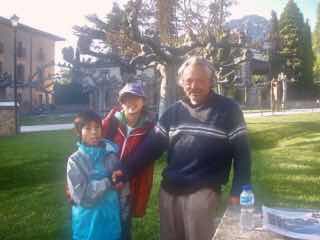 425 エステージャ 公園おじさん スペイン  カミーノ