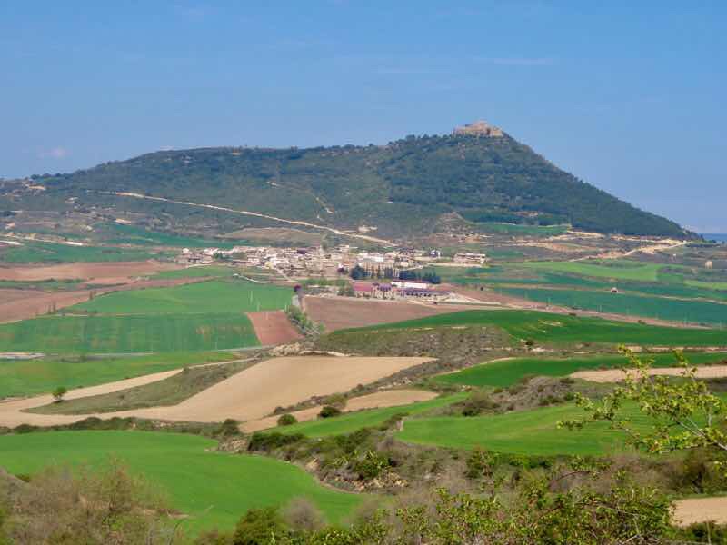 425 ロスアルコス 風景 小高い山 スペイン カミーノ
