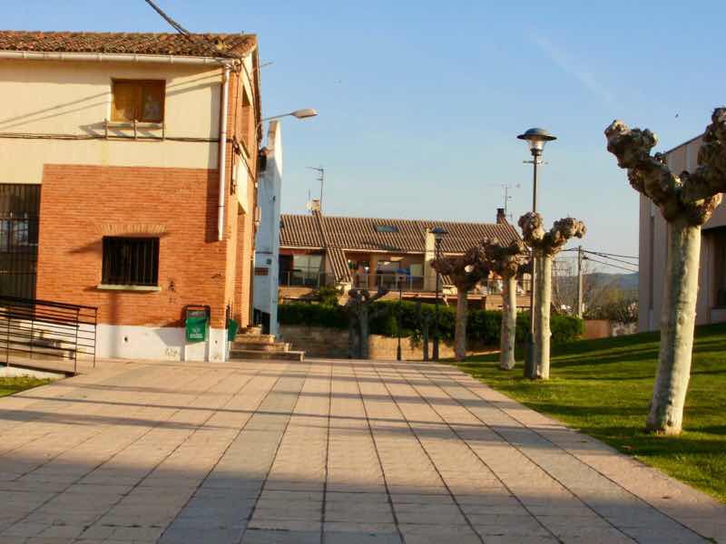 426 スペイン旅 子どもと一緒 ロスアルコス サンティアゴ巡礼 田舎道 アルベルゲ