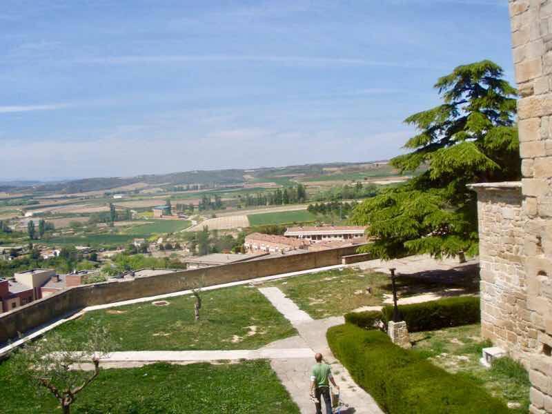 427 カミーノ　ビアナ　アルベルゲ窓からの景色