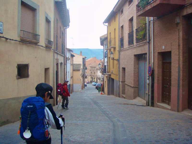 430 スペイン巡礼　街並み　ナバレッテ子連れサンティアゴ巡礼