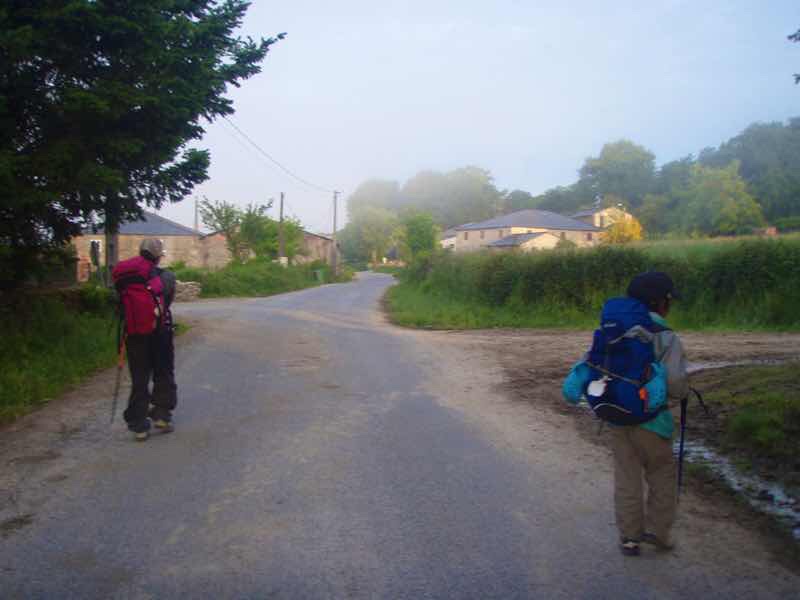 601 カミーノ caminoポルトマリンportmarin に向かう 朝日、向こう町12