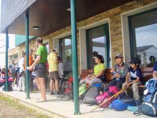 601 カミーノ　caminoポルトマリンportmarin に向かう　アルベルゲ　並ぶ