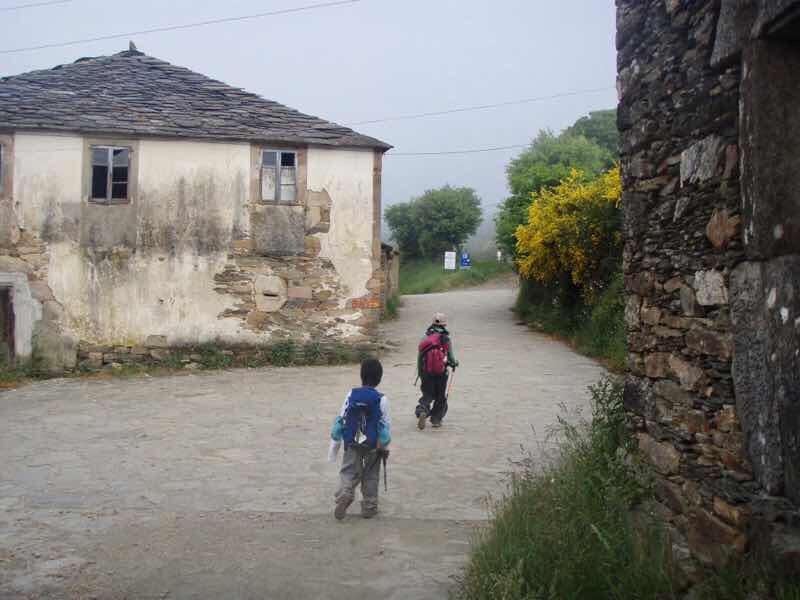 602 Camino カミーノ パラスデレイ papas de rai 向かう 田舎道石造り家 12