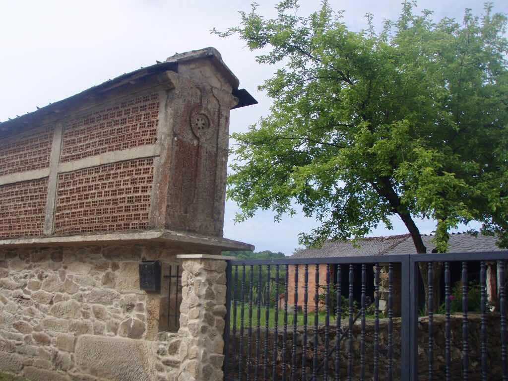 602 Camino カミーノ　パラスデレイ　papas de rai 向かう　石造り倉庫