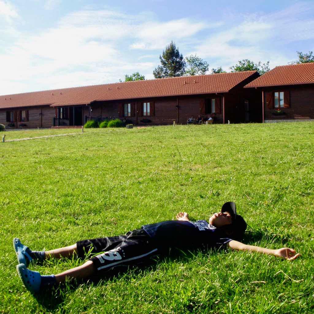 602 Camino カミーノ パラスデレイ papas de rai 芝生ねころび2