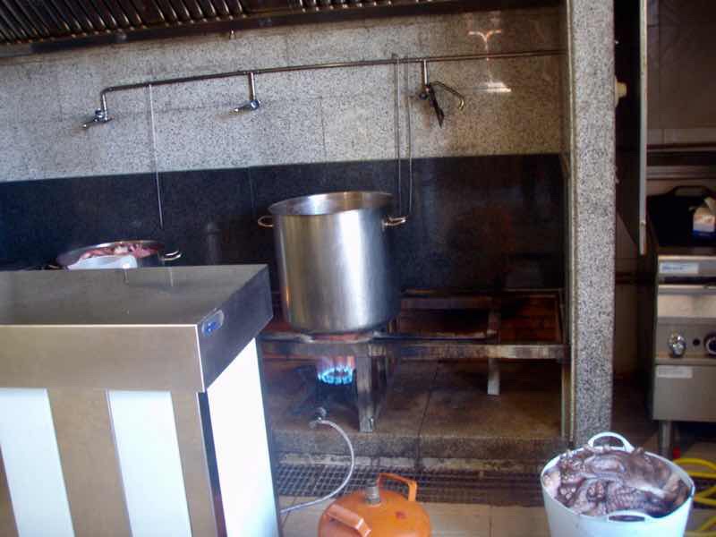 603 カミーノ リバディソ・デ・バイソ プルポラファイラキッチン鍋