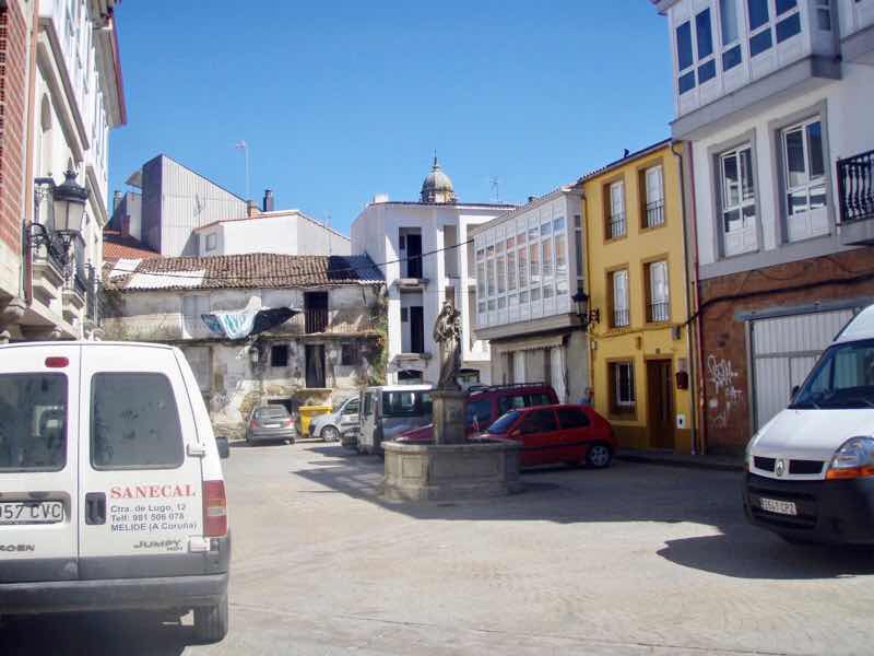 603 カミーノ　リバディソ・デ・バイソ　途中の町並み