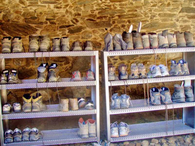 603 カミーノ リバディソ・デ・バイソ アルベルゲ 靴