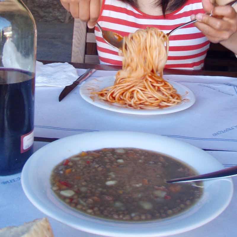 603 カミーノ リバディソ・デ・バイソ アルベルゲ ディナー